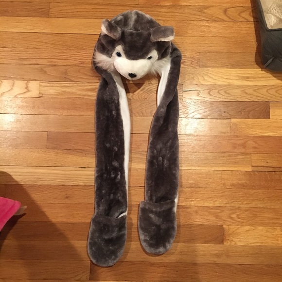 Husky hat with scarf and mitten paws - Picture 3 of 4